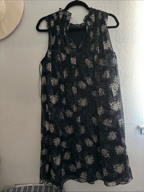 Sleeveless Black & Cream Shift Dress